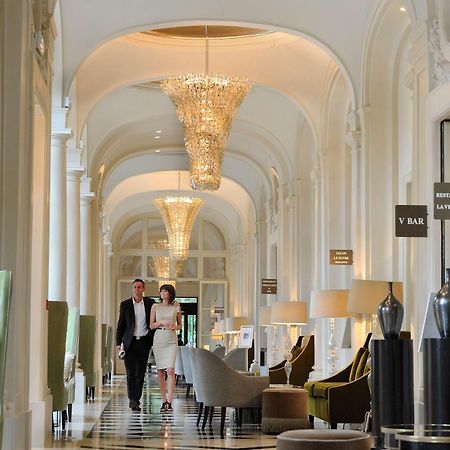 Waldorf Astoria Versailles - Trianon Palace Interno foto The lobby of the hotel