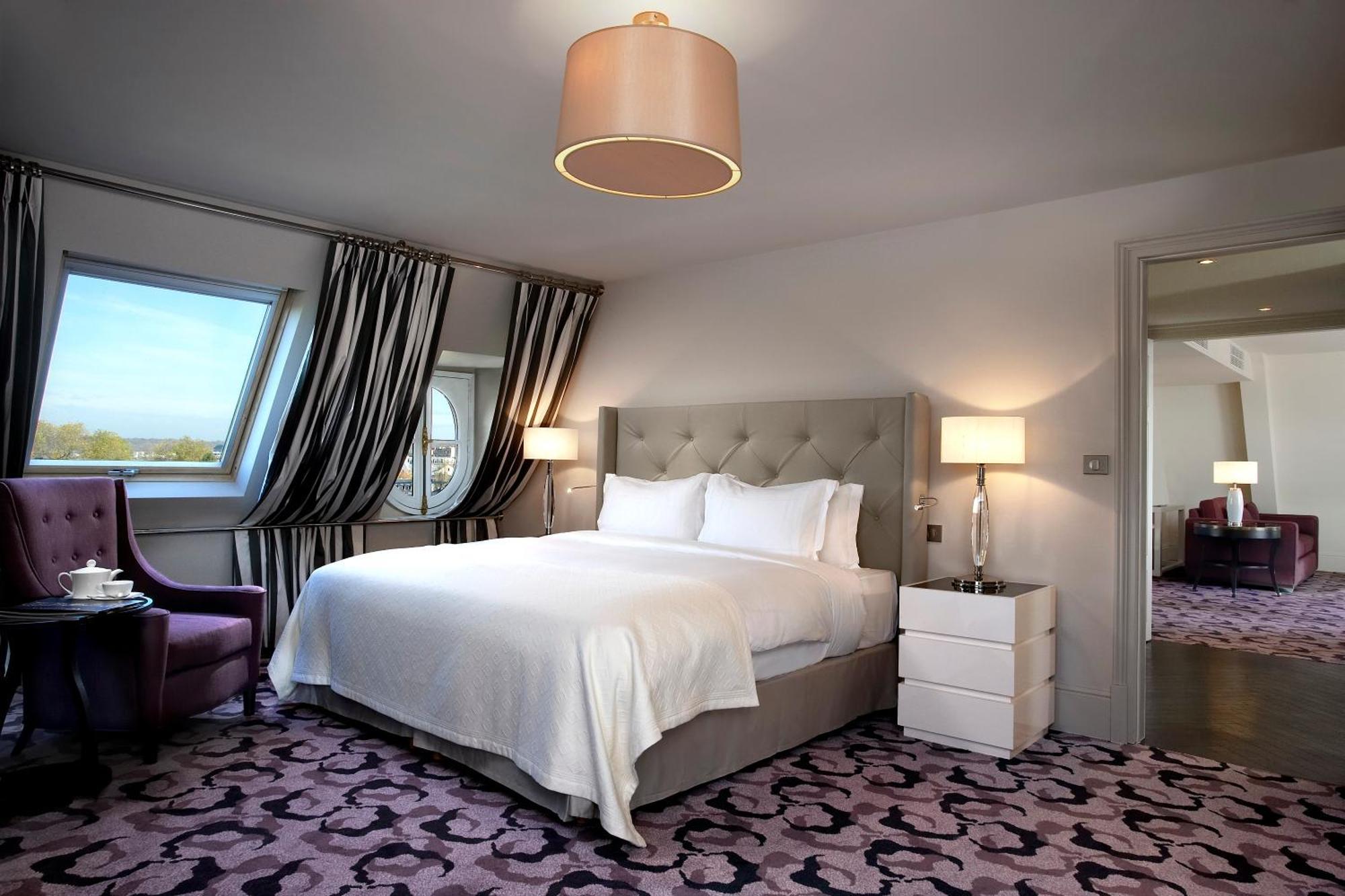 Waldorf Astoria Versailles - Trianon Palace Camera foto A bedroom at the Mandarin Oriental London