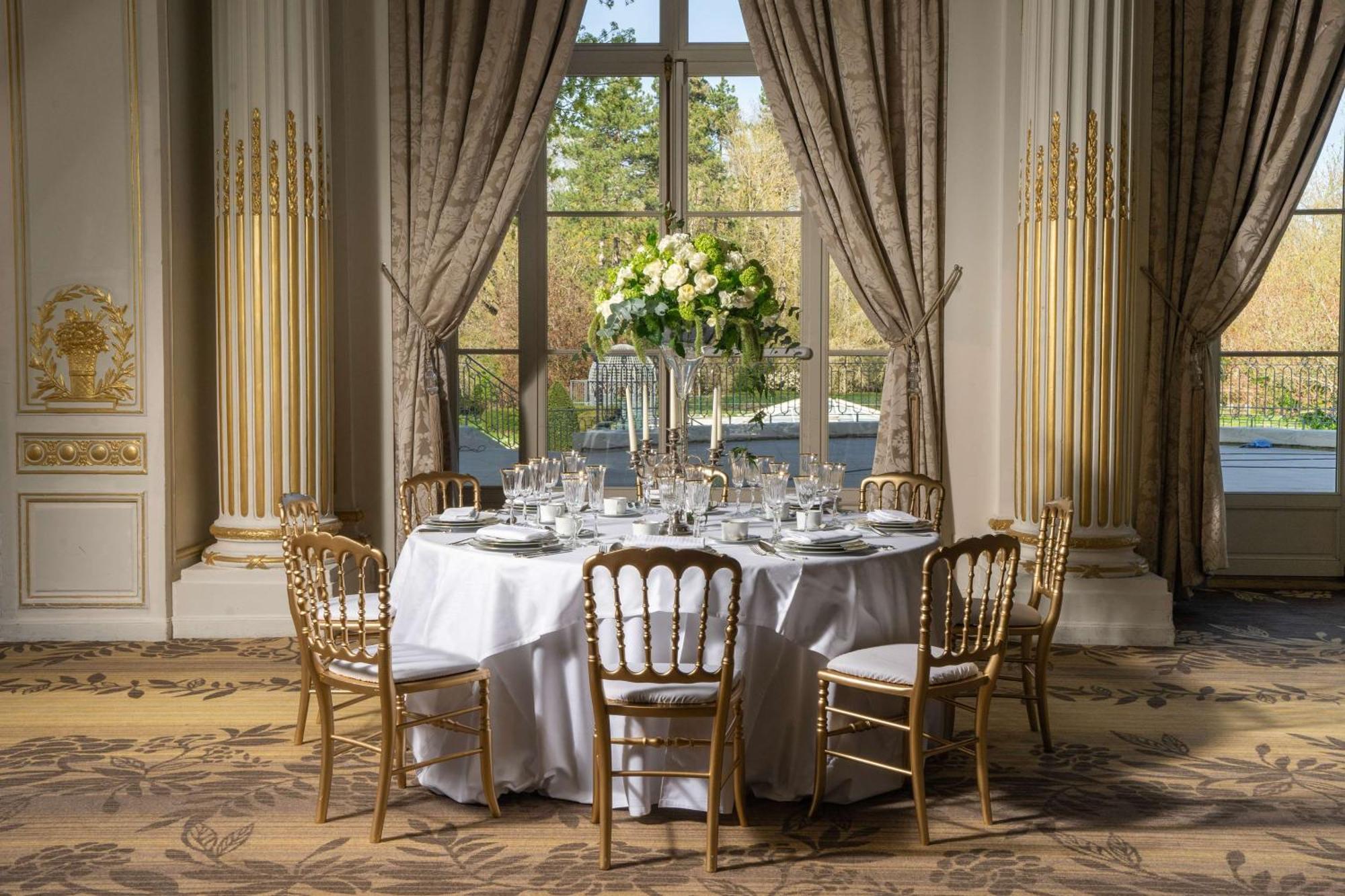Waldorf Astoria Versailles - Trianon Palace Esterno foto The ballroom