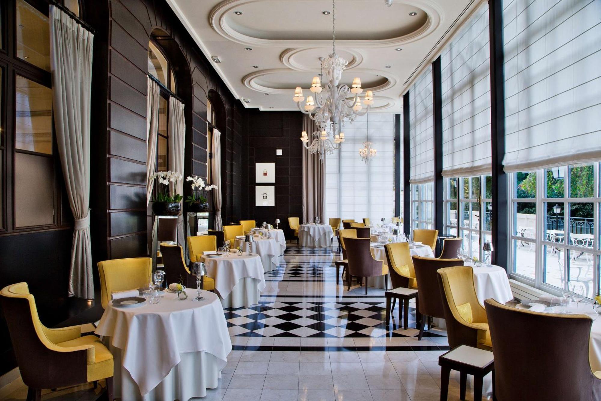 Waldorf Astoria Versailles - Trianon Palace Esterno foto Restaurant