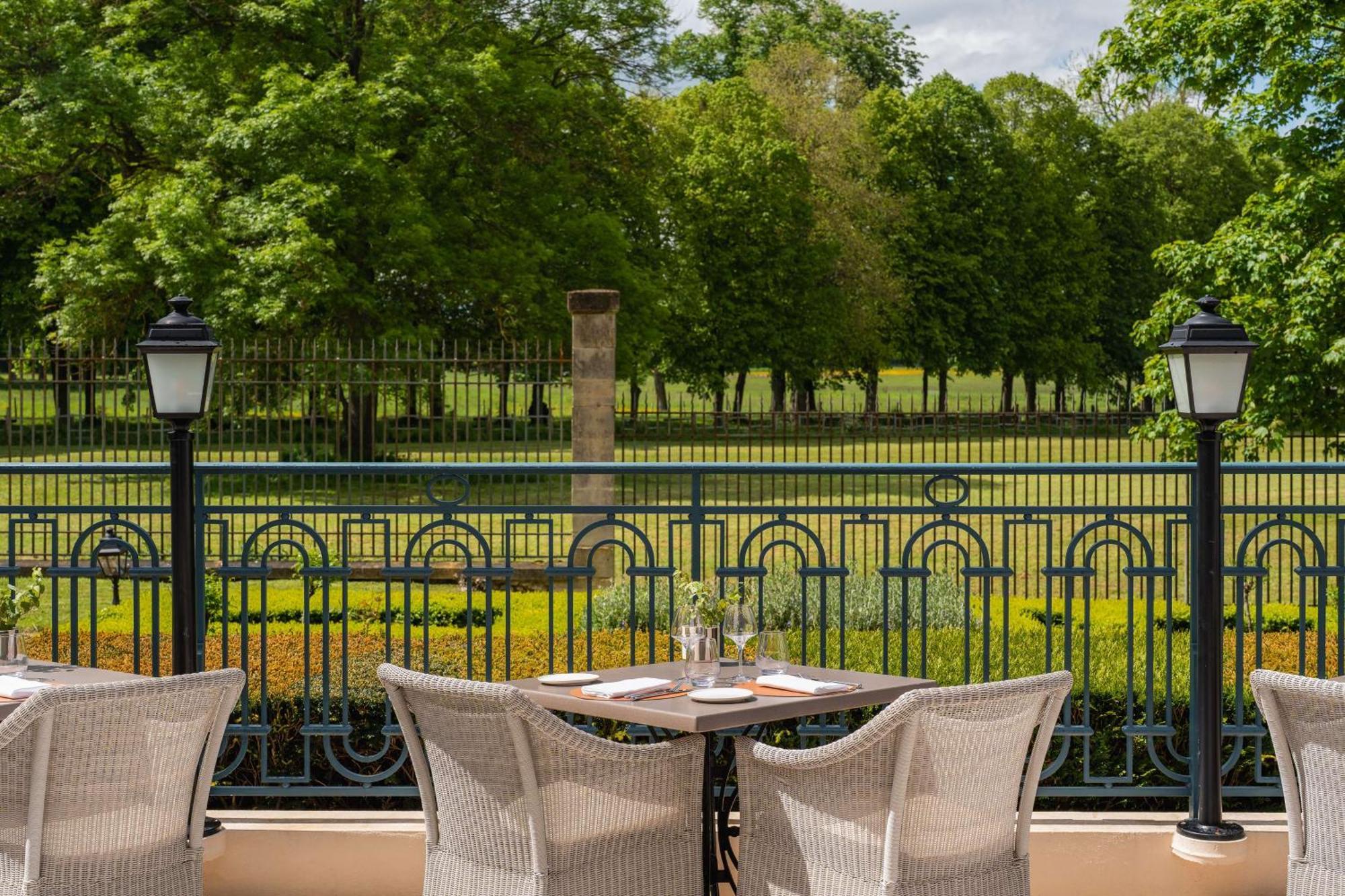 Waldorf Astoria Versailles - Trianon Palace Esterno foto The Terrace at the St. James's Hotel