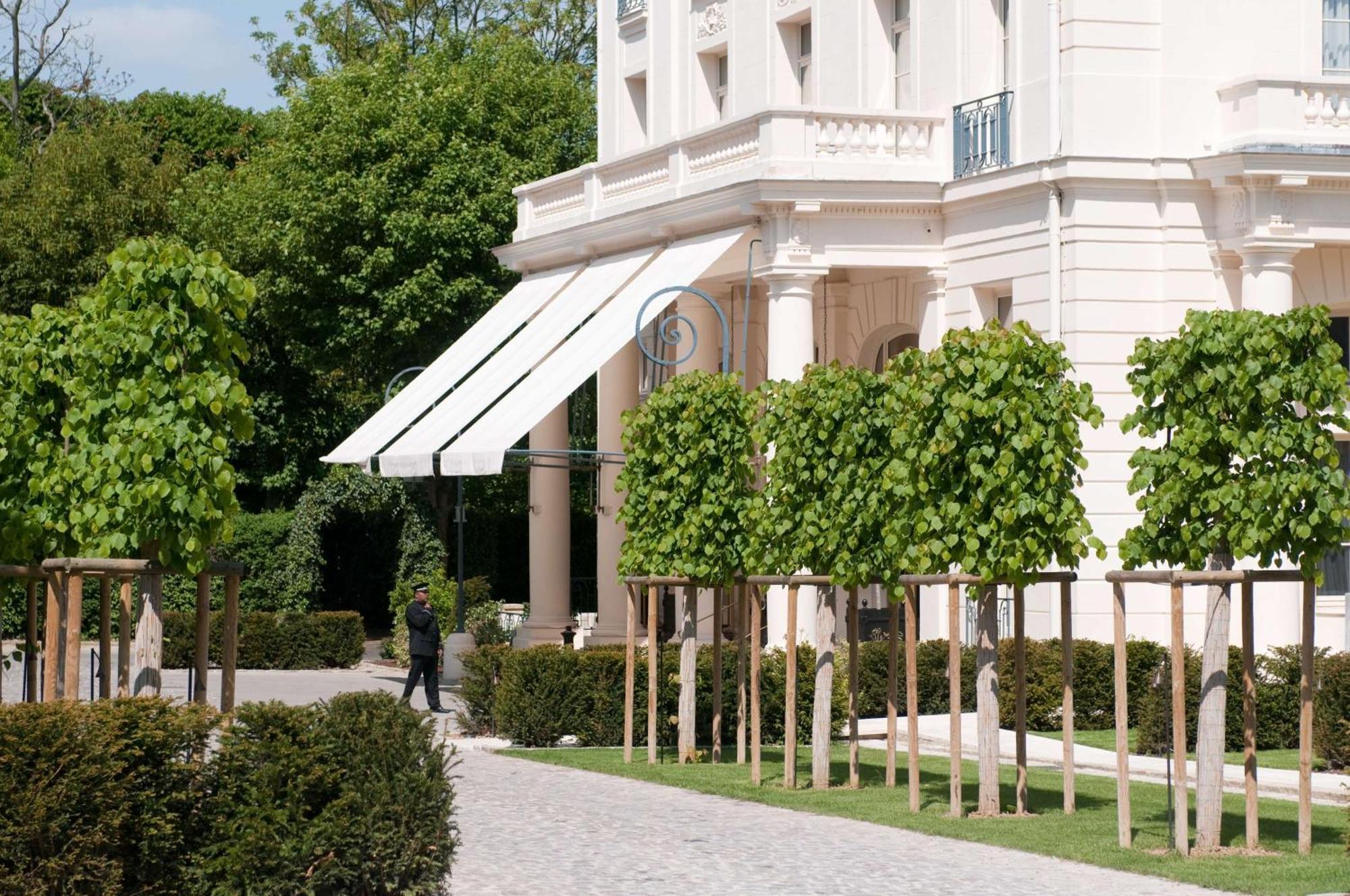 Waldorf Astoria Versailles - Trianon Palace Esterno foto The Hotel's entrance
