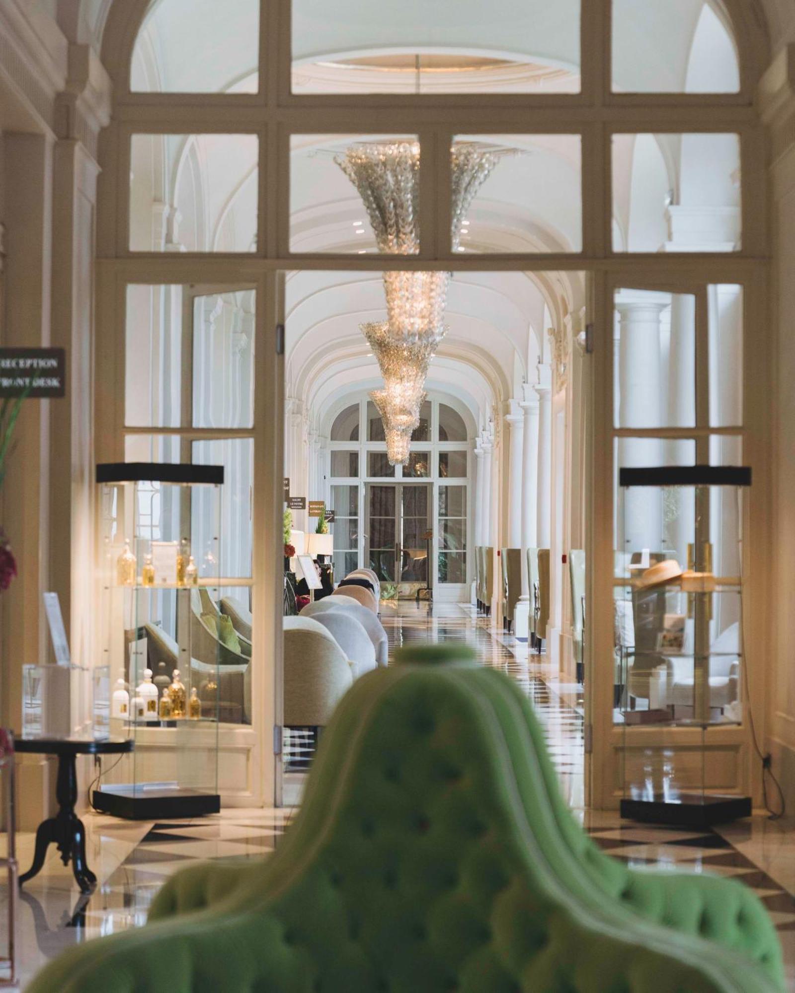 Waldorf Astoria Versailles - Trianon Palace Esterno foto The lobby